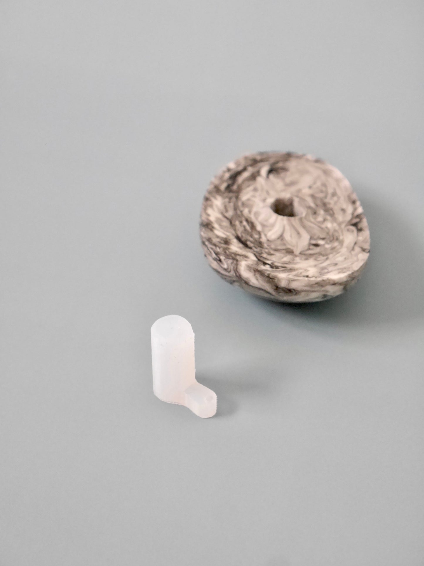 壁掛け穴モールド