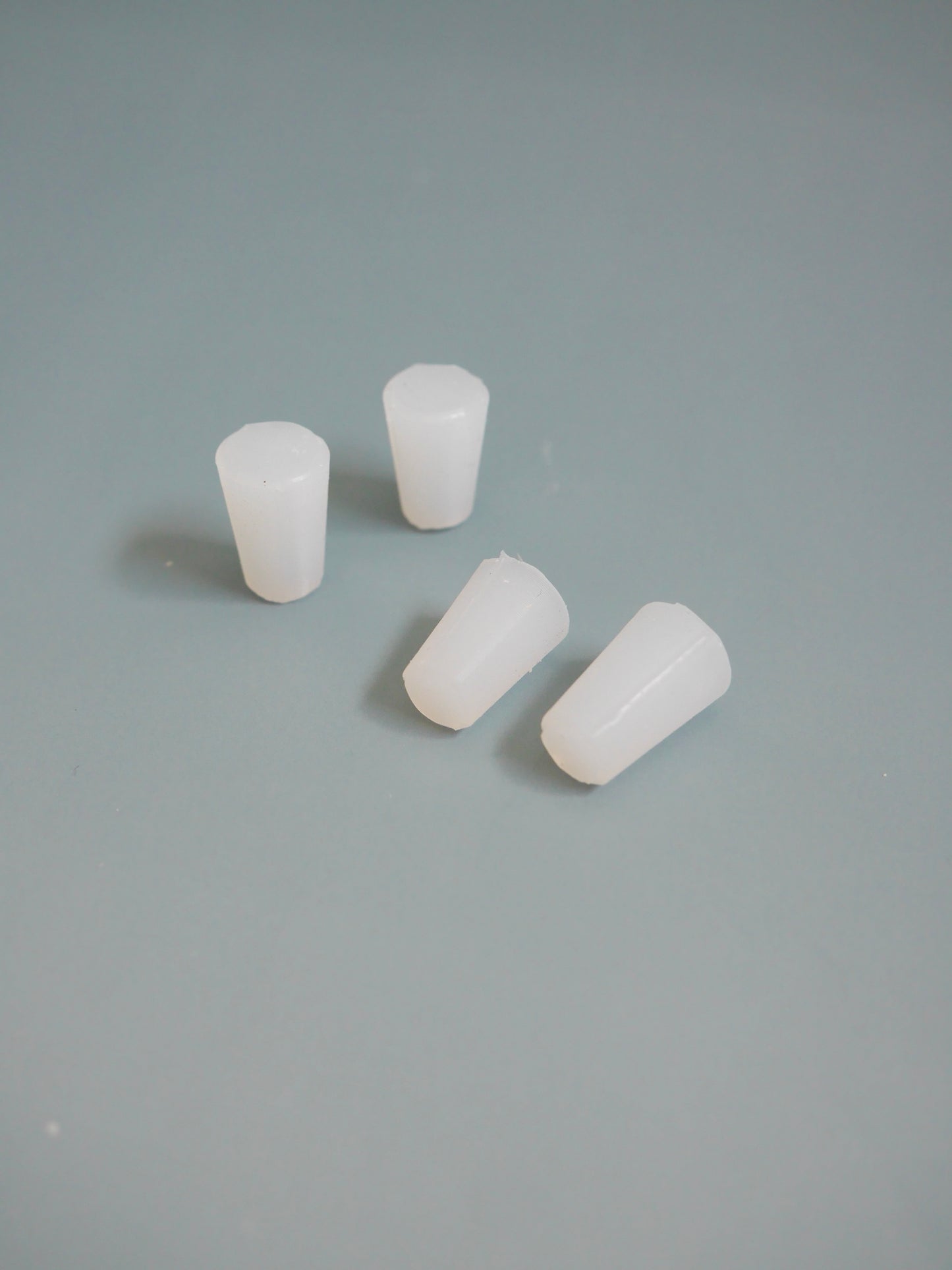 穴あけモールド