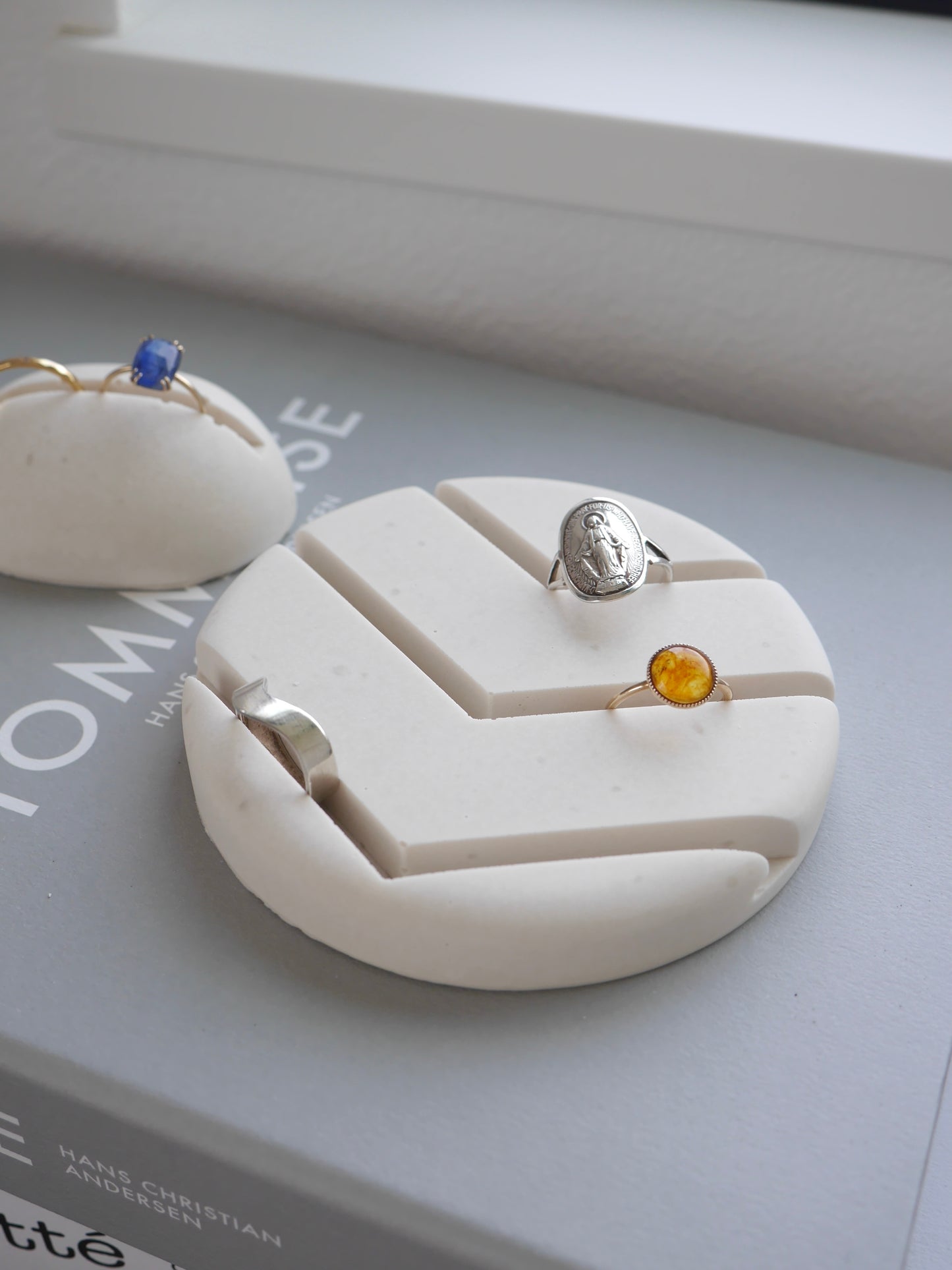 サークルV字リングホルダーモールド