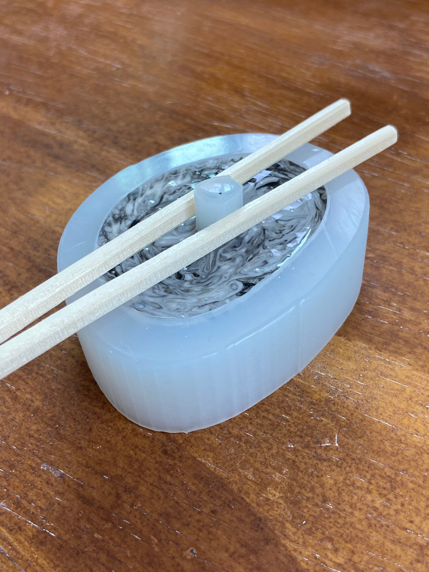 壁掛け穴モールド